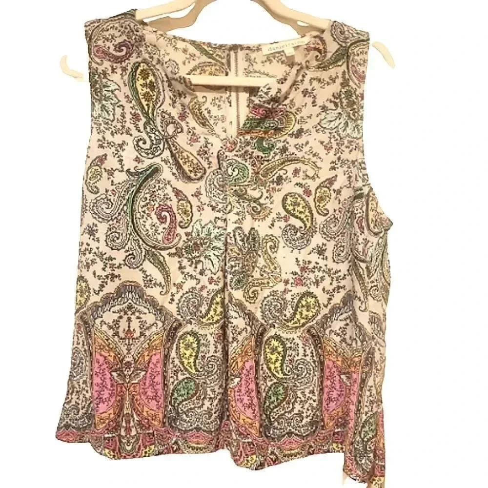 Daniel Rainn sleeveless green and cream paisley blouse Size Large